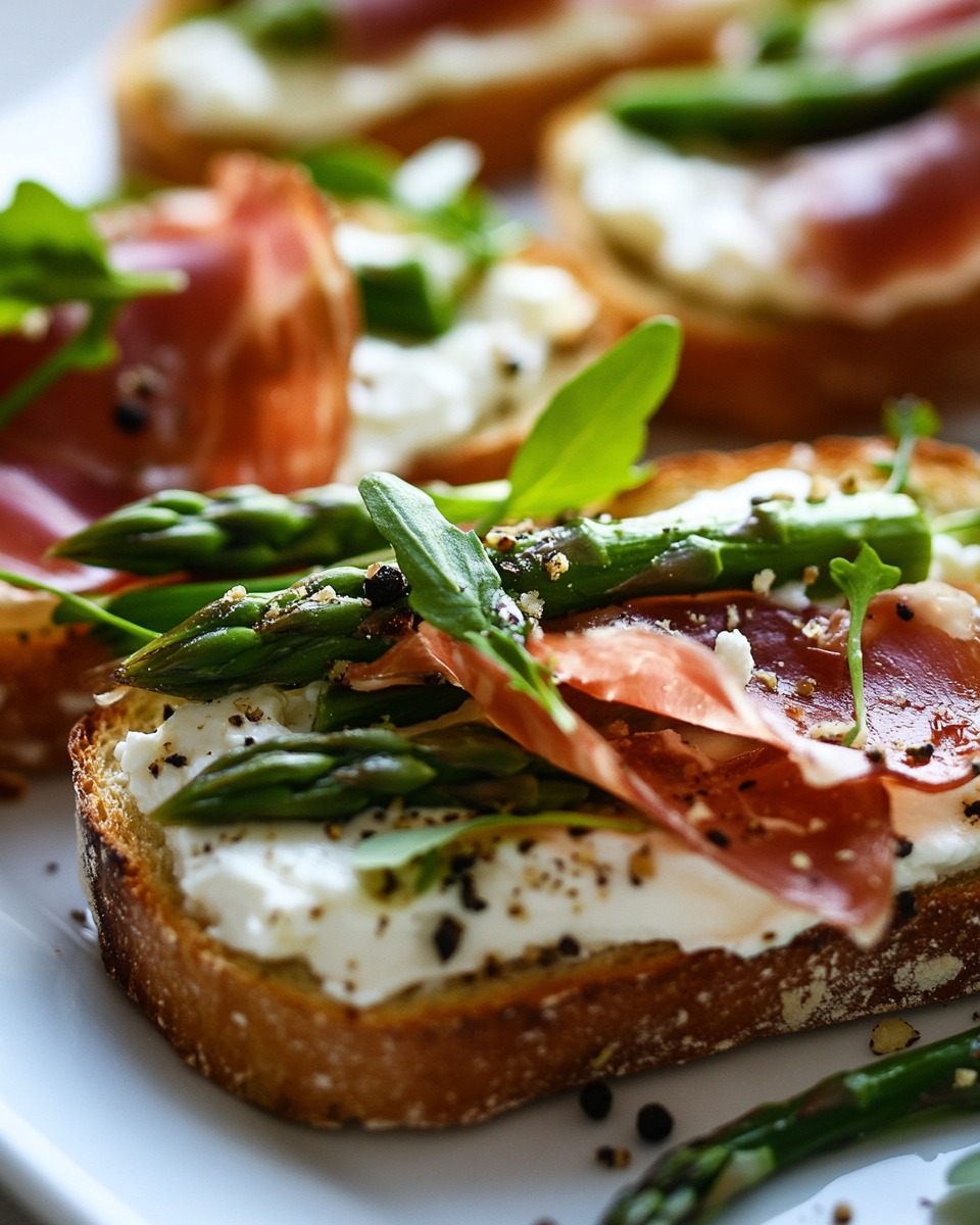 Spargel-Ricotta-Toast mit knusprigem Prosciutto – ein Frühlingsgenuss - Image 4